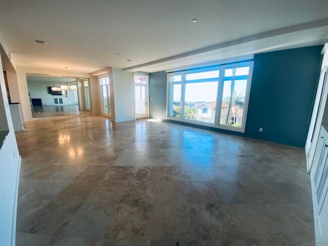 Building Photo - 5430 La Jolla Blvd
