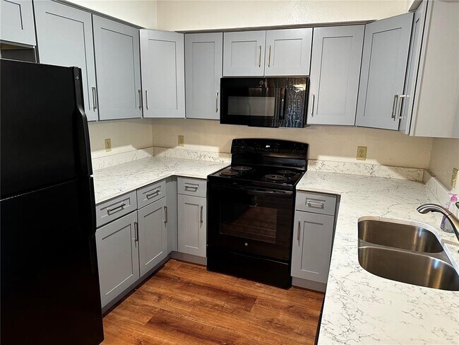 Building Photo - 14093 Trouville Dr
