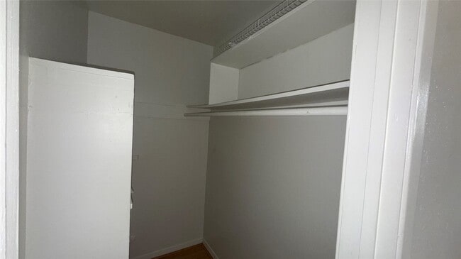 Building Photo - 1906 Binz St