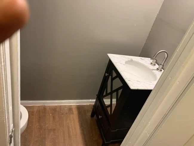 1/2 baño - 7602 Hunt Club Rd