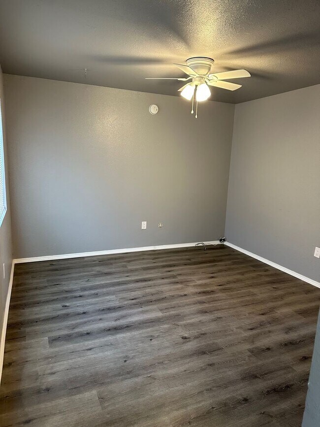 Foto del edificio - 1277 Jelso Ave