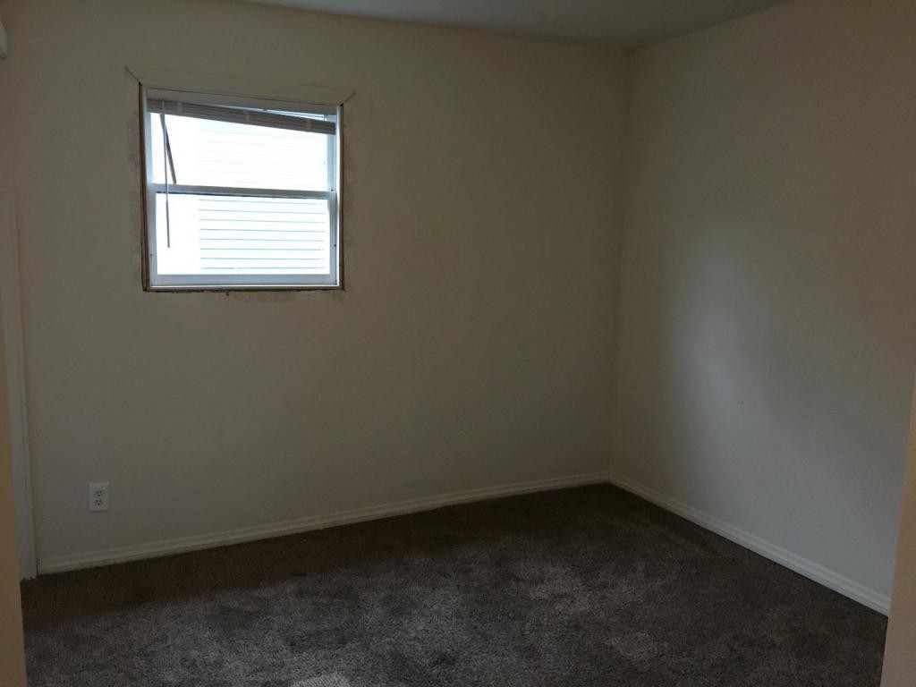 Primary Photo - 2124 W Broadway Ave, Unit 1