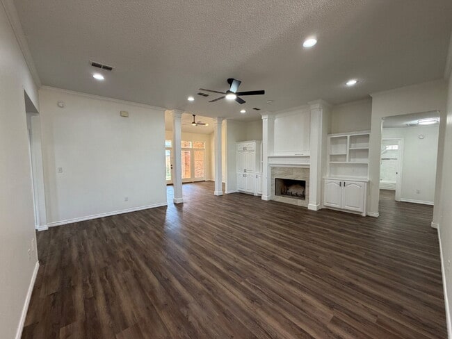 Building Photo - Beautiful Newly Updated Home in Whisperwood!