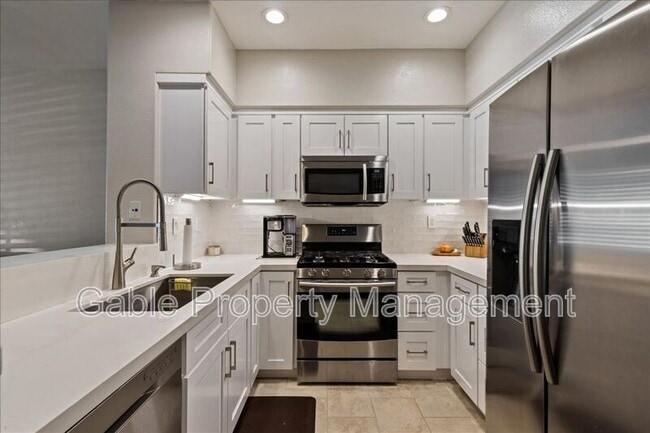 Foto del edificio - 24136 Victoria Ln