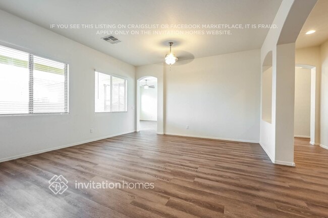 Foto del edificio - 16823 W Ocotillo St