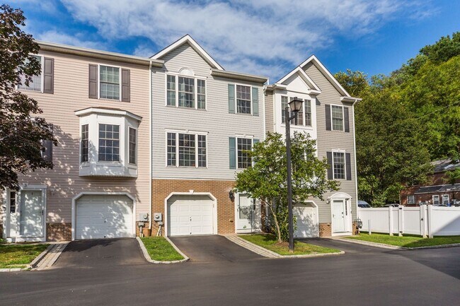 Photo - Beautiful 3-Bed, 2.5-Bath Townhome with Ga...