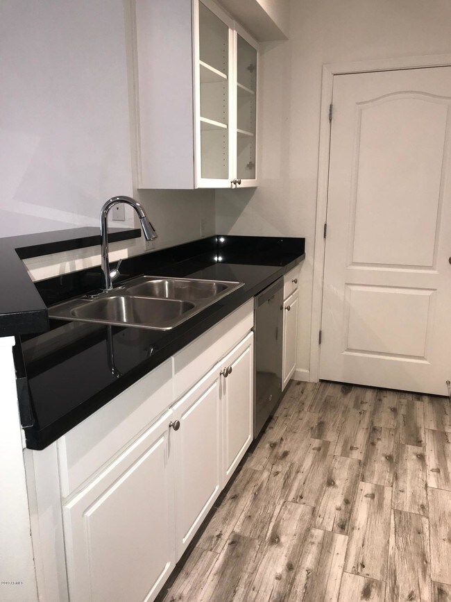 Foto del edificio - 1701 E Colter St