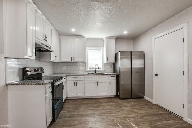 Building Photo - 3 br, 2 bath House - 410 W Avenue F