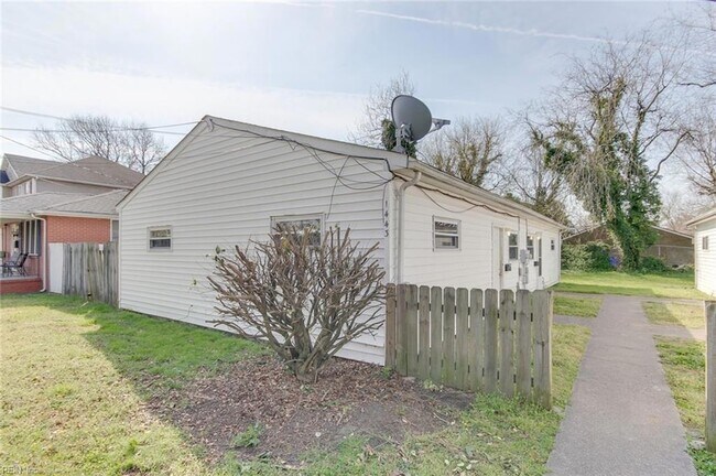 Foto del edificio - 1447 W 40th St