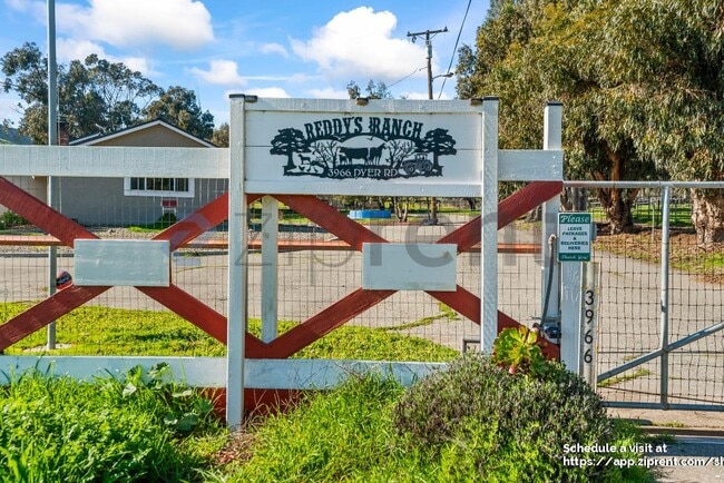 Foto del edificio - 3966 Dyer Rd