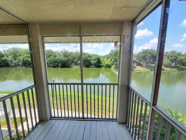 Foto del edificio - 221 Lake Brook Cir