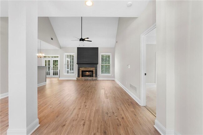 Foto del edificio - 65 Riverwood View