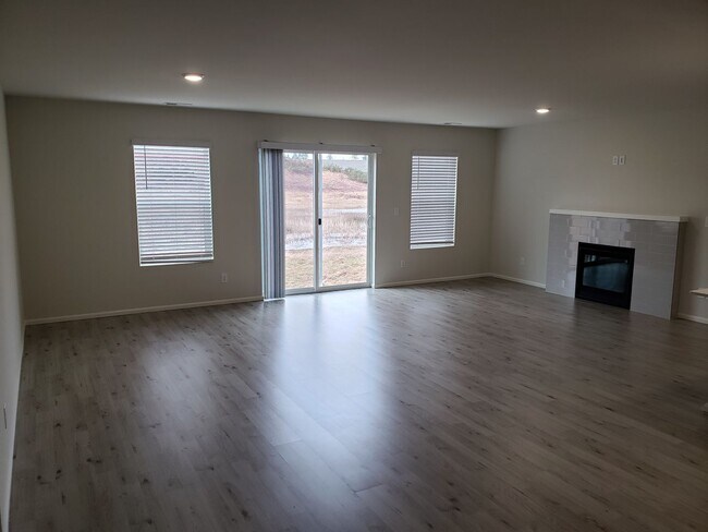 Building Photo - 4 bedrooms 1.75 baths! Located in The Pres...