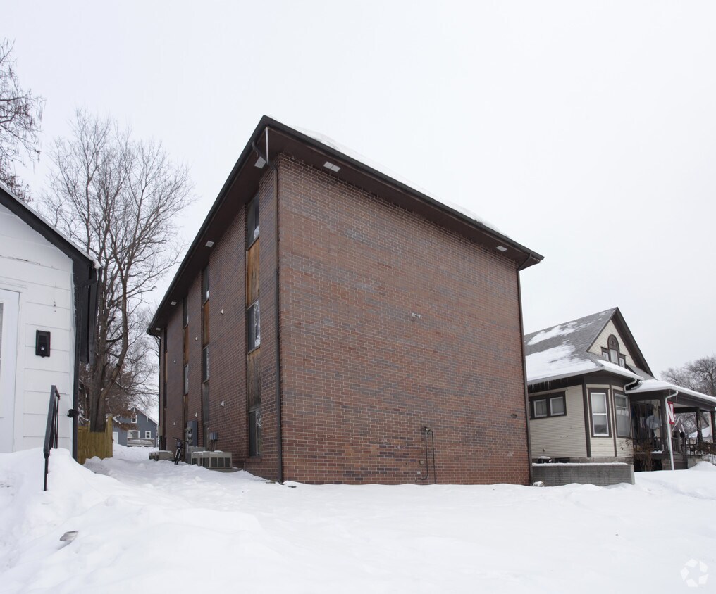 Building Photo - 840 C St