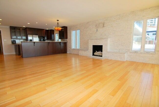 Building Photo - Ocean Views, High End Appliances and Large Deck with Beach Access
