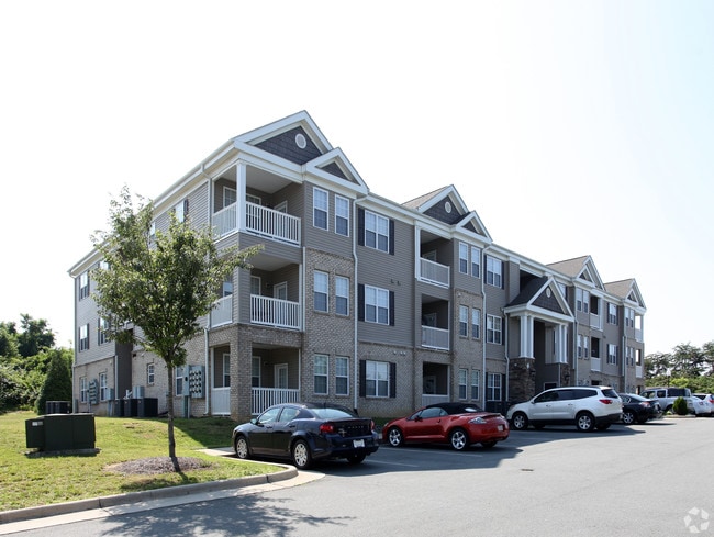 Building Photo - The Glenns at Elon