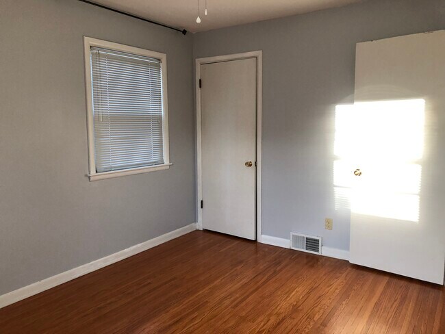 Foto del edificio - 3502 Tyrone Dr