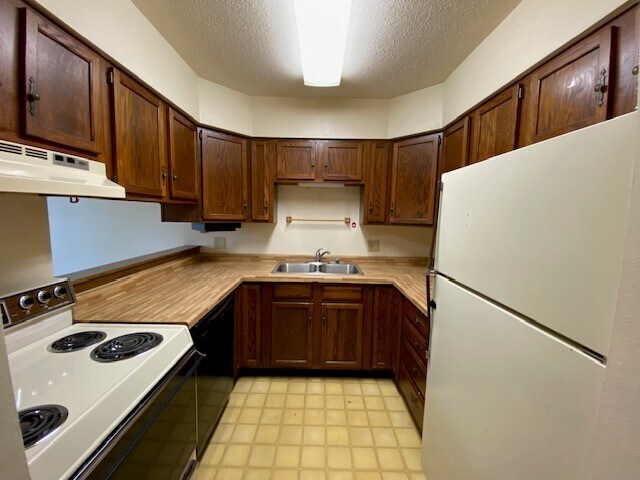 Building Photo - 831 Briar Ln