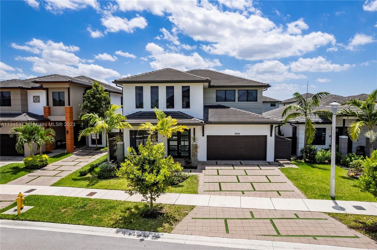 Foto principal - 8900 NW 161st Terrace