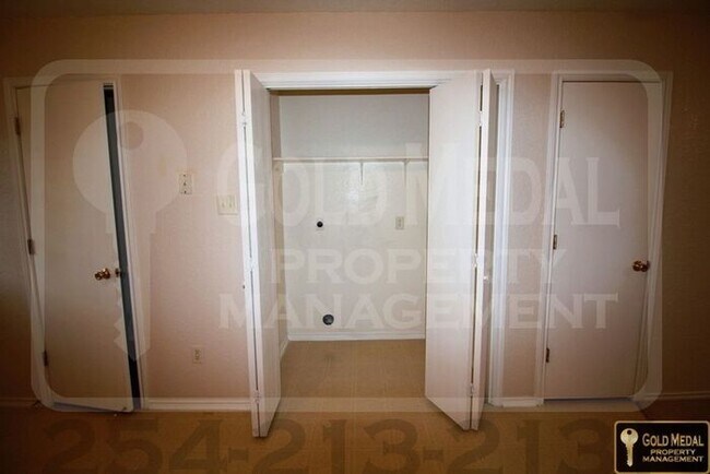 Foto del edificio - 4500 Sylvia Dr