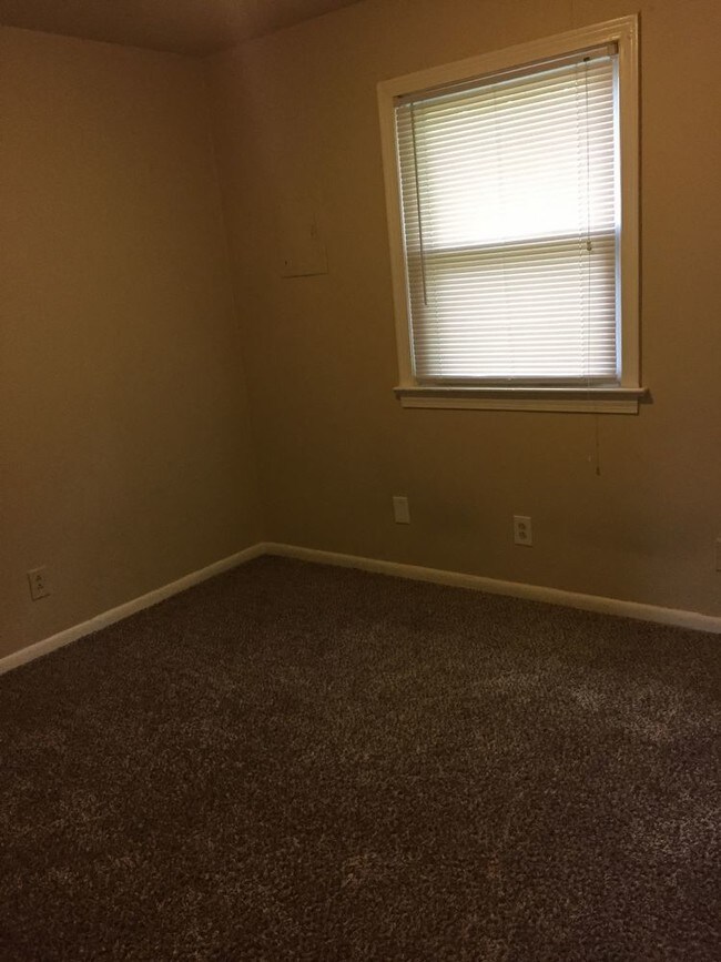 Foto del edificio - 504 Ashlawn Dr