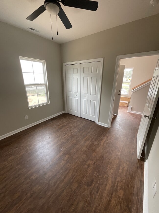 Building Photo - 1015 W C St