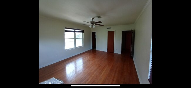 Building Photo - 2943 St Johns Ave