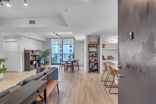 Foto del edificio - 999 SW 1st Ave