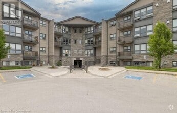 Building Photo - 15 Jacksway Crescent