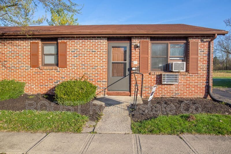 213 N Madison Rd Unit E, London, OH 43140 Condo for Rent in London