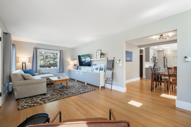 Foto del edificio - 7938 Densmore Ave N
