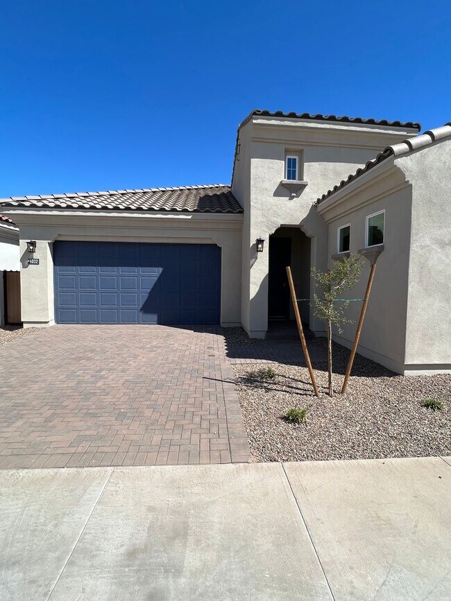 Foto del edificio - Executive Single-Story 4-Bedroom Rental with $50K+ Upgrades & Indoor-Outdoor Living in Chandler, AZ