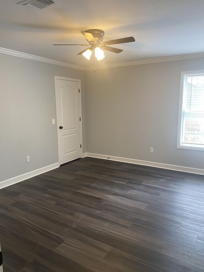 Building Photo - 40216 Hendrix Ln