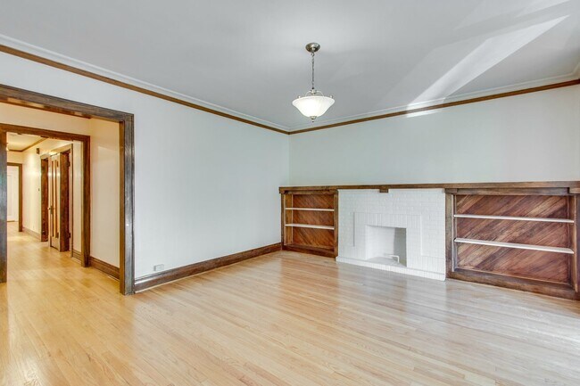 Building Photo - 1434 W Thorndale Ave