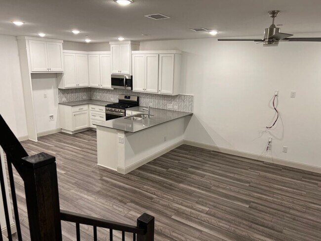 Foto del edificio - 6041 Roper Rd
