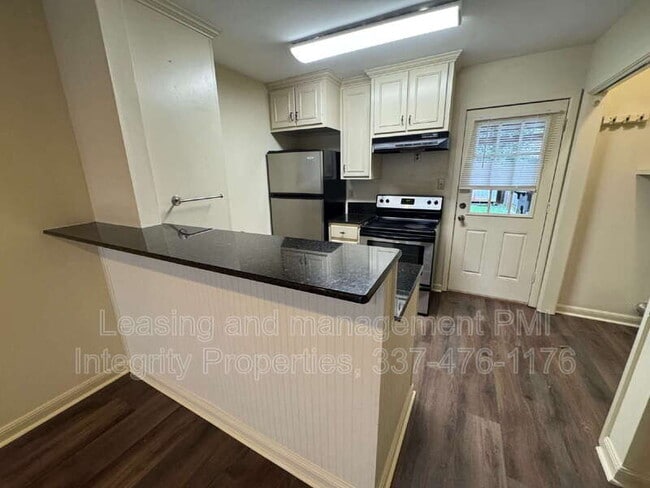 Foto del edificio - 2419 Robley Dr