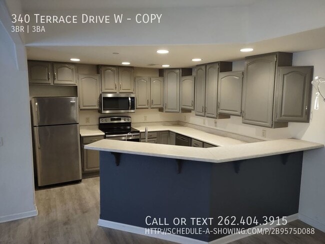 Building Photo - Three Bedroom 2.5 Bathroom Condo