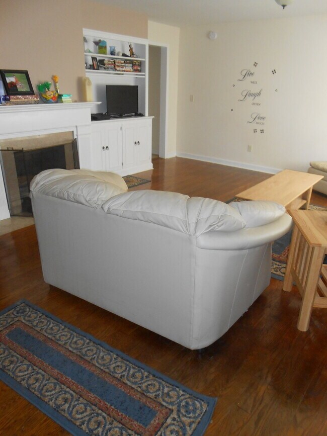 Foto del edificio - 3 Bedroom, 1 Bathroom Home in Third Ward with Large Yard, Garage, & Central Air