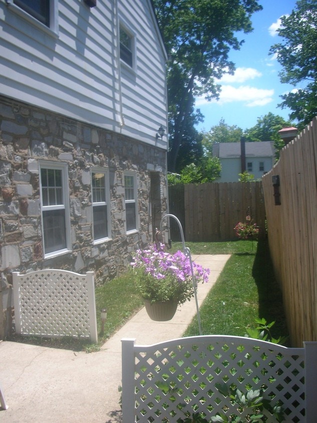 Primary Photo - 116 N Midland Ave