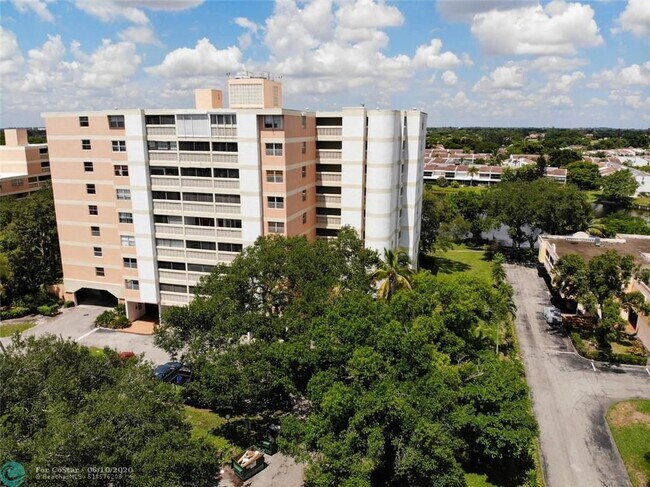 Building Photo - 3301 Spanish Moss Terrace