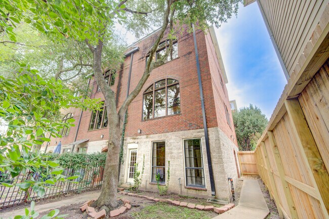 Foto del edificio - 3300 Taft St