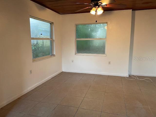 Building Photo - 917 E Flora St