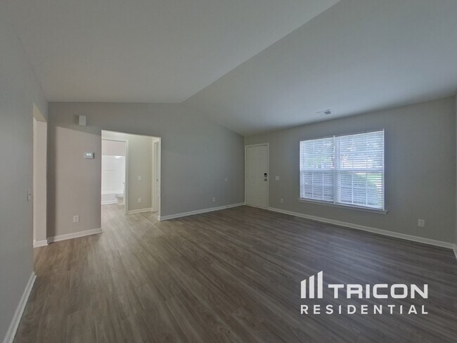 Foto del edificio - 5411 Peachwood Dr
