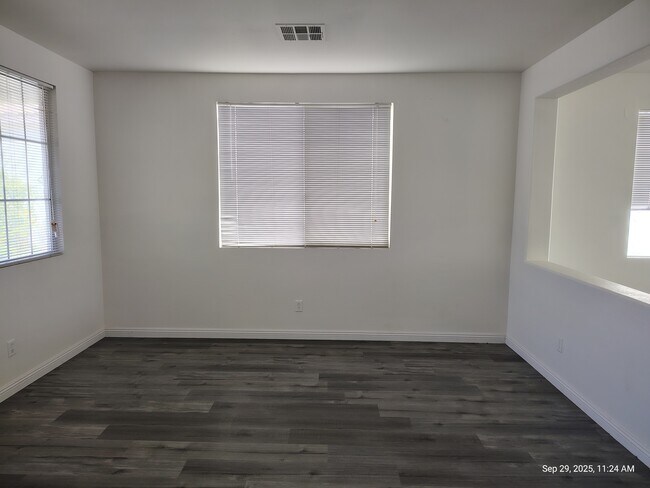 Foto del edificio - 5526 Cresent Valley St