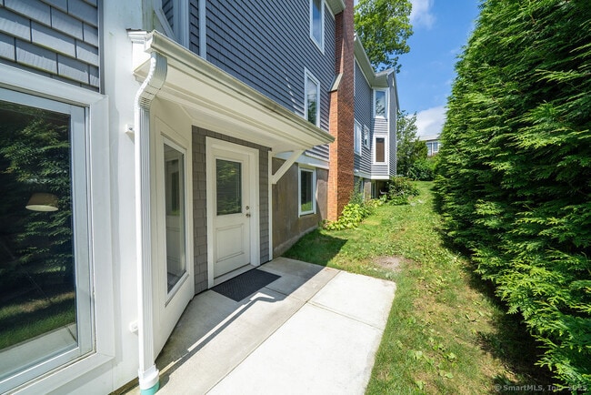 Building Photo - 133 Linden Ave