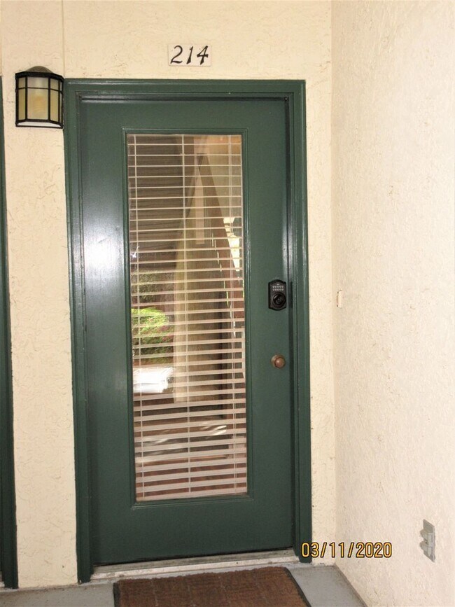 Building Photo - Condo for Rent 2/2