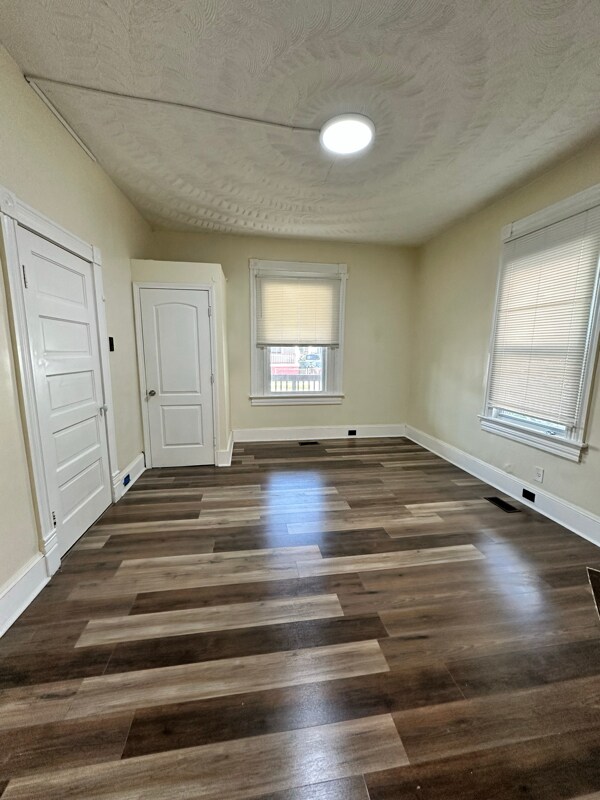 Foto del edificio - 127 Poplar Ave