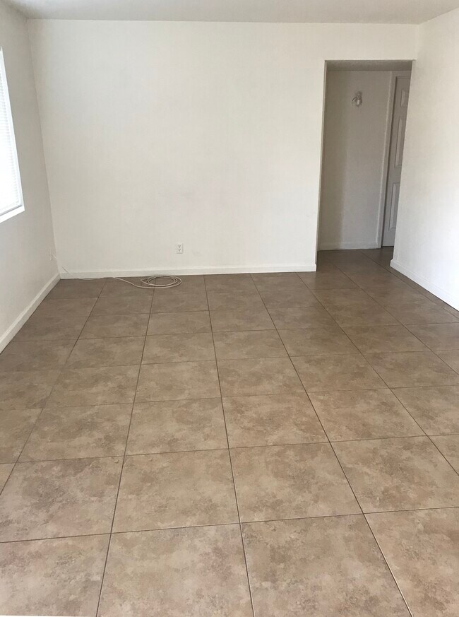 Foto del edificio - 2503 N Euclid Ave