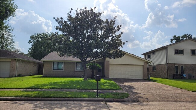 Foto del edificio - 16818 Dutch Ridge Dr