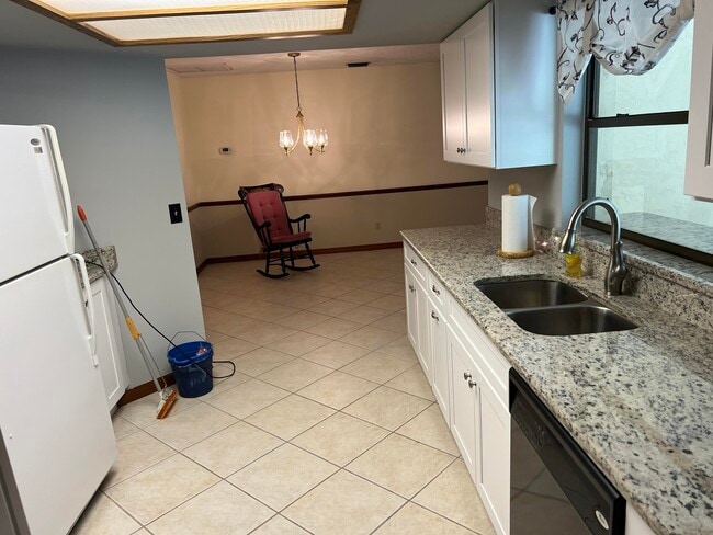 Foto del edificio - 2239 Woodlawn Cir